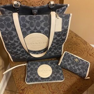 Coach Denim & Cream Tote w/Wristlet and Wallet Set in EXCELLENT CONDITION